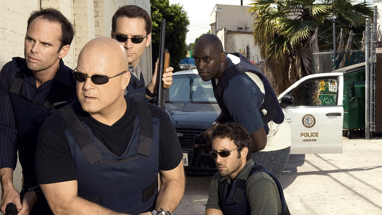 Michael Jace, Alex O'Loughlin, Michael Chiklis, Walton Goggins, David Rees Snell in THE SHIELD.