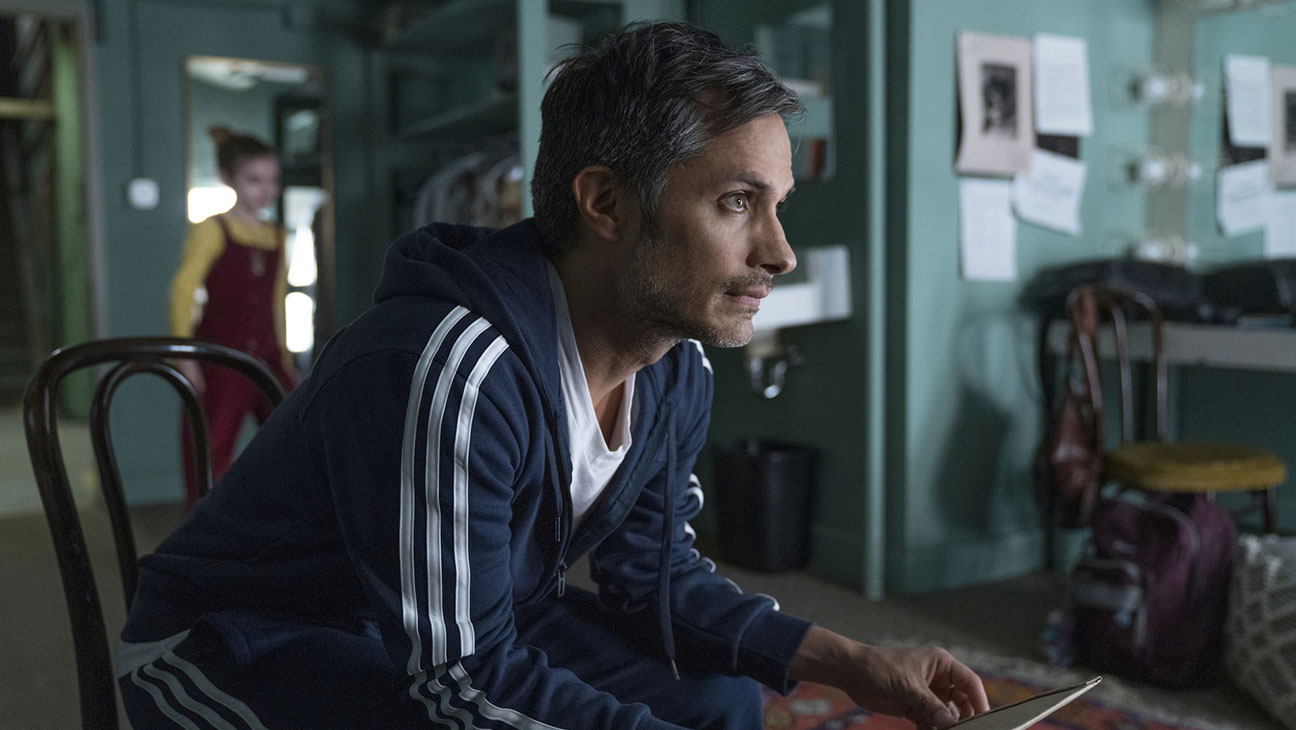 Gael Garcia Bernal in Station Eleven.